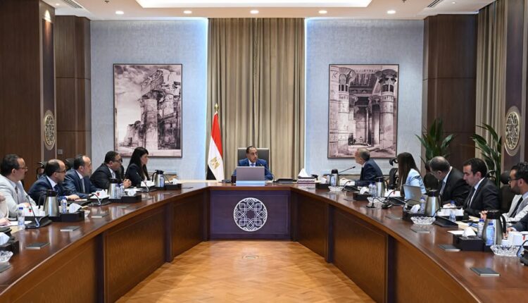 رئيس الوزراء يناقش الاستعدادات لتنفيذ التعداد العام للإسكان والسكان والمنشآت 2027
