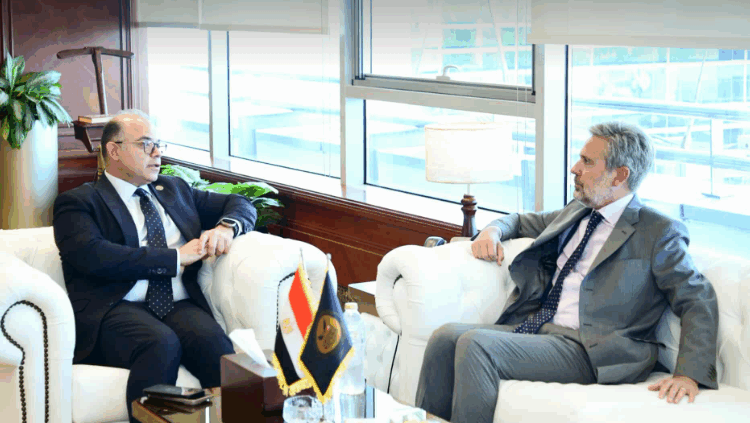 رئيس الرقابة المالية يبحث مع السفير الإيطالي فرص التعاون المشترك