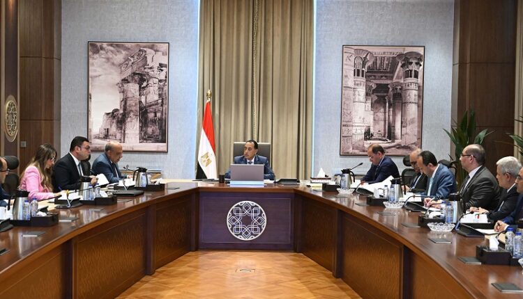 مدبولي يبحث موقف وآليات سداد مستحقات الكهرباء لدي عدد من الجهات الحكومية