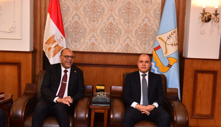 وزير العمل يبحث مع محافظ كفر الشيخ تفعيل التعاون في الملفات المشتركة