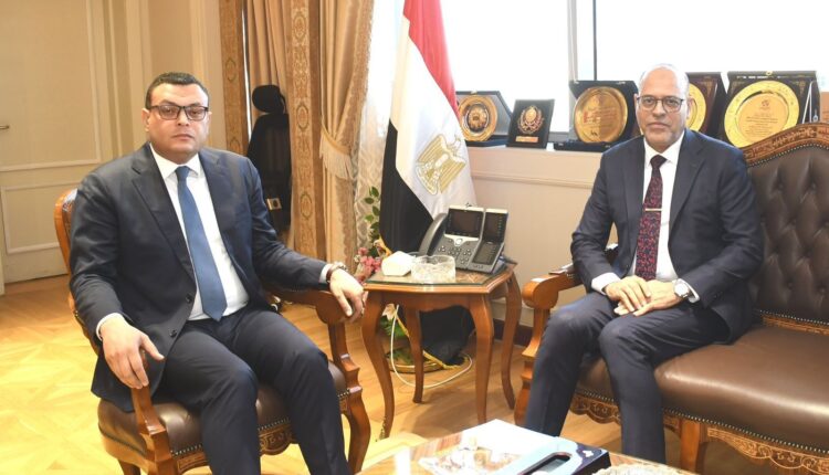 وزيرا الإسكان والعمل يبحثان التعاون المشترك في مجال تدريب العمالة