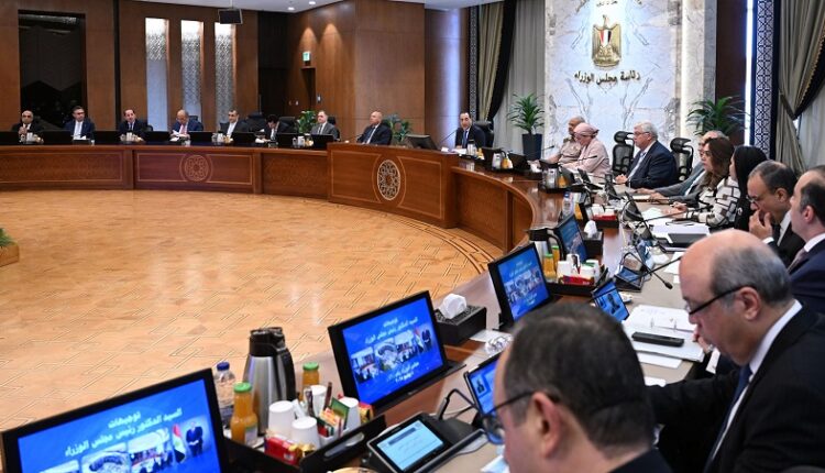 وزير قطاع الأعمال: انتهاء تنفيذ المرحلة الأولى من مشروعات تطوير مصانع الغزل والنسيج