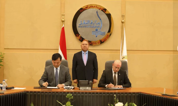 النقل توقع عقد بناء سفينتين عملاقتين للصب الجاف مع هانتونج الصينية