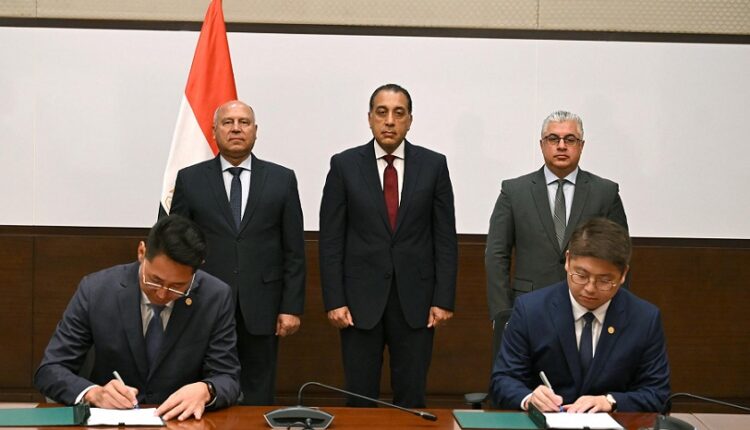 مجمع صناعي متكامل لإنتاج مستلزمات الطاقة الشمسية في السخنة باستثمارات 200 مليون دولار