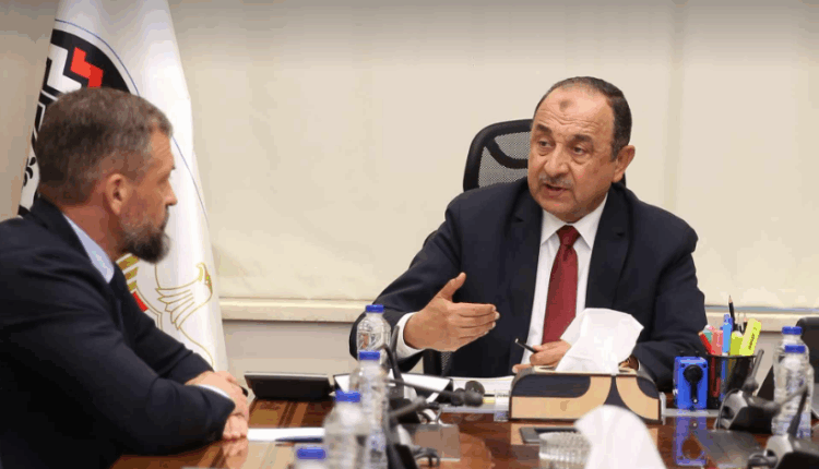 وزير قطاع الأعمال يبحث مع تحالف بقيادة روسال الروسية سبل التعاون في مجال الألومنيوم