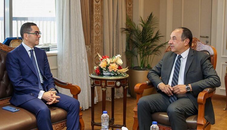 وزيرا قطاع الأعمال والاستثمار يروجان للفرص الاستثمارية بقطاع الغزل والنسيج