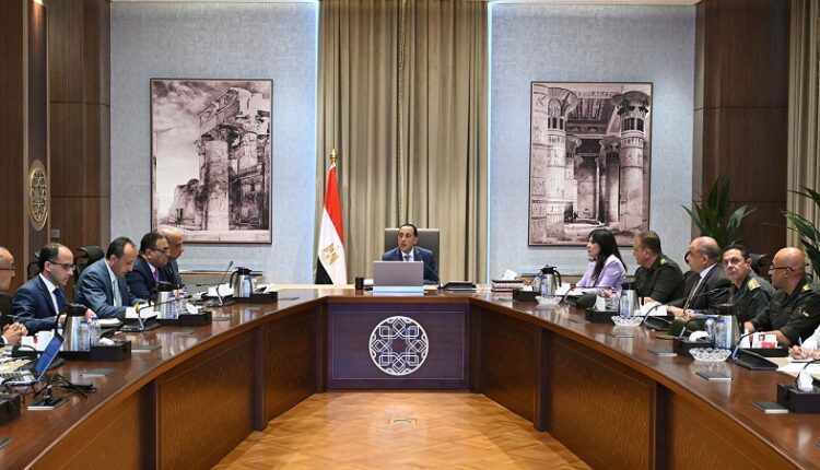 الحكومة: تشغيل منظومة الطاقة الشمسية في جميع المباني الحكومية بالعاصمة الإدارية