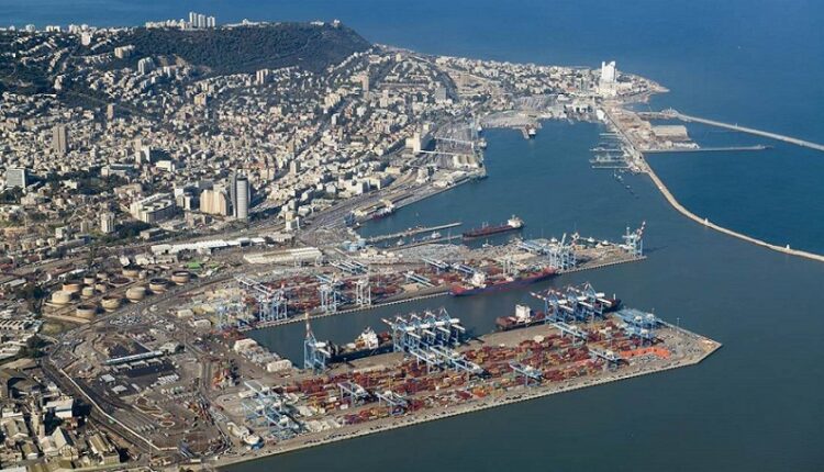 إيران تضرب ميناء حيفا وقاعدة جوية في تل أبيب