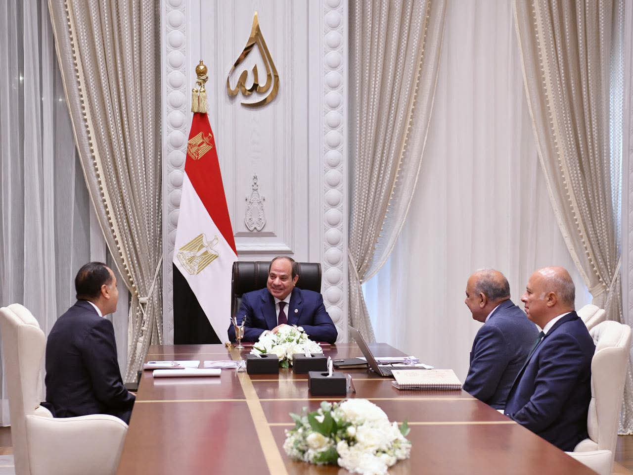 الرئيس السيسي يوجه بتحسين خدمات الكهرباء وقدرة الشبكة القومية لاستيعاب زيادة الاستهلاك