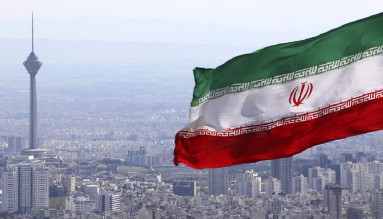 طهران تدرس بجدية إغلاق مضيق هرمز