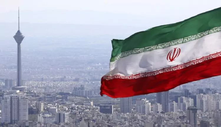 طهران تدرس بجدية إغلاق مضيق هرمز