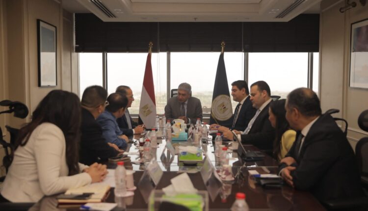 وزير السياحة يبحث مع شركة صينية تطوير السياحة النيلية