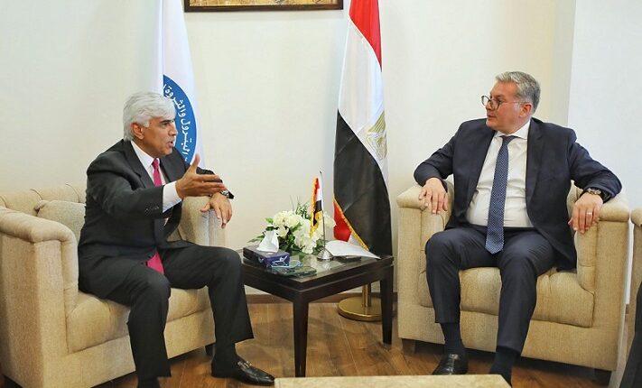 وزير البترول يبحث فرص التوسع مع شركة أبيك لتوطين صناعة المواسير محليا