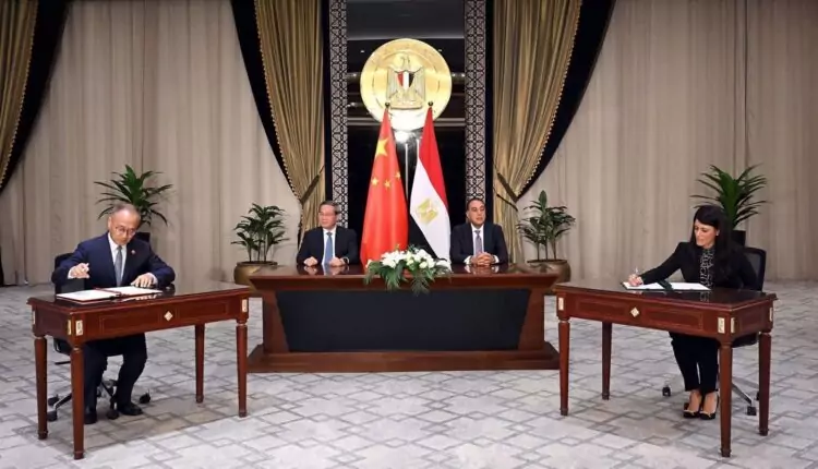 خلال التوقيع