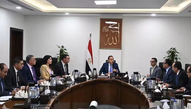 الحكومة تستعرض ملامح النسخة النهائية من مشروع قانون المناطق المركزية للمال والأعمال