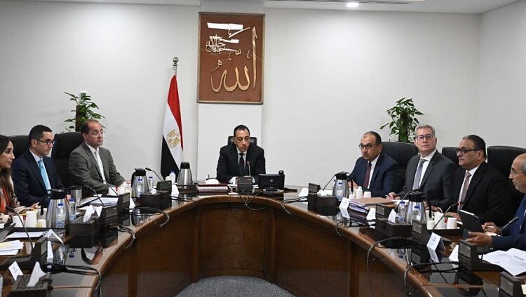 رئيس الوزراء يؤكد اهتمام الحكومة بمتابعة موقف تنفيذ برنامج الطروحات الحكومية