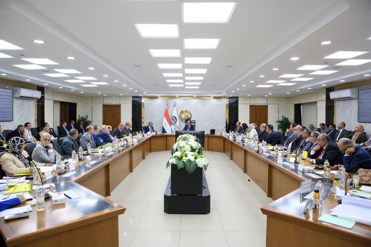 القابضة للسياحة تعتمد موازنة 2025/2026 بإيرادات مستهدفة 13.1 مليار جنيه و4.2 مليارا استثمارات