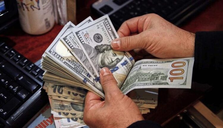 الدولار يفقد حتى 20 قرشا في بعض البنوك منتصف التعاملات