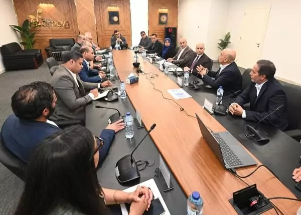 وزير الإسكان خلال لقائه مسئولي HDP: نعمل على الترويج للفرص الاستثمارية داخل المدن الجديدة