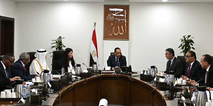 رئيس الوزراء: نقدر تسهيلات الإسلامية لتمويل التجارة في تمويل السلع الاستراتيجية لمصر