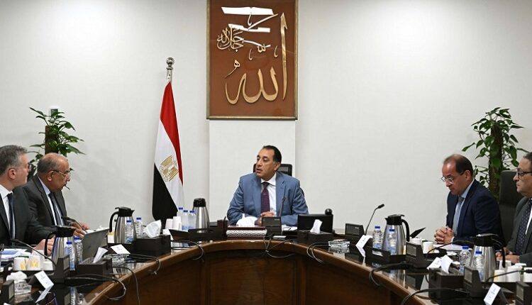 الحكومة تؤكد توفير التمويل المطلوب للحصول على الوقود اللازم لتأمين التغذية الكهربائية