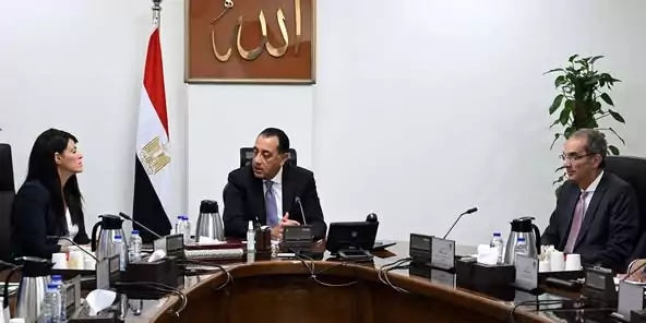 الحكومة تتابع جهود تعزيز التحول الرقمي ودعم الابتكار وريادة الأعمال بمجال الاتصالات
