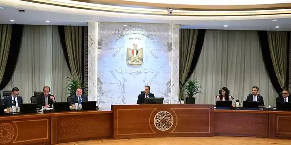 مدبولي يبحث مع المجموعة الاقتصادية جهود خفض التضخم وتعزيز الانضباط المالي وجذب الاستثمارات
