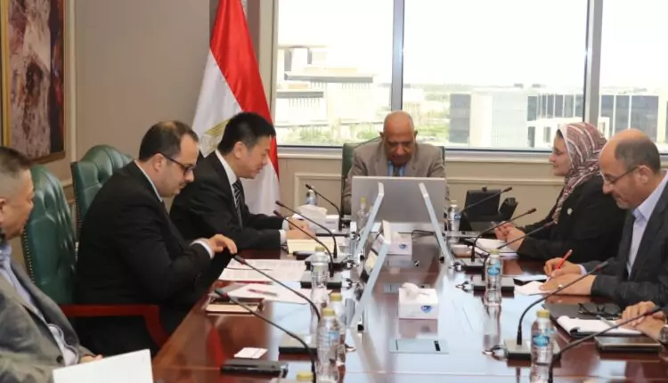 خلال الاجتماع