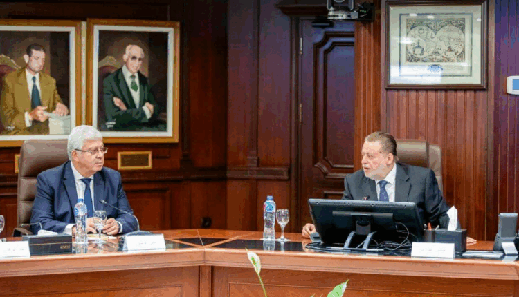 توقيع اتفاقيتي شراكة بين المعهد المصرفي وجامعتي القاهرة وسوهاج