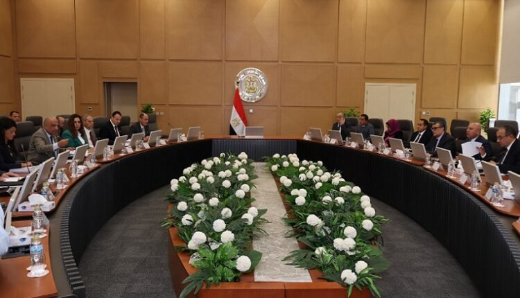 "الأعلى للطاقة" يناقش توفير الطاقة اللازمة لعدد 14 مشروعا صناعيا وخطوط إنتاج جديدة