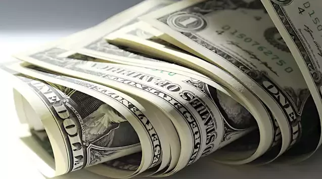 تراجع طفيف في سعر الدولار مع بداية تعاملات الأسبوع