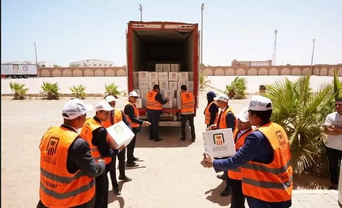 البنك الأهلي يشارك في توزيع 20.000 كرتونة مواد غذائية للأسر الأولى بالرعاية بحلايب وشلاتين وأبورماد