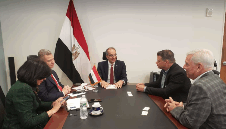 وزير الاتصالات يبحث مع مسؤولي كبرى الشركات الأمريكية التوسع في استثمارات التعهيد بمصر