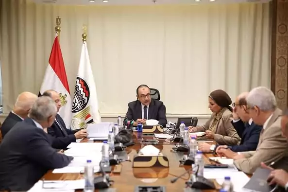 وزير قطاع الأعمال يوجه بتسريع إنجاز مشروعات الإسكندرية للاستثمارات العمرانية من الساحل إلى الصعيد