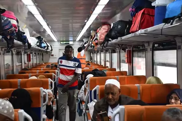 سكك حديد مصر تسير الرحلة الـ21 للعودة الطوعية للسودانيين إلى وطنهم