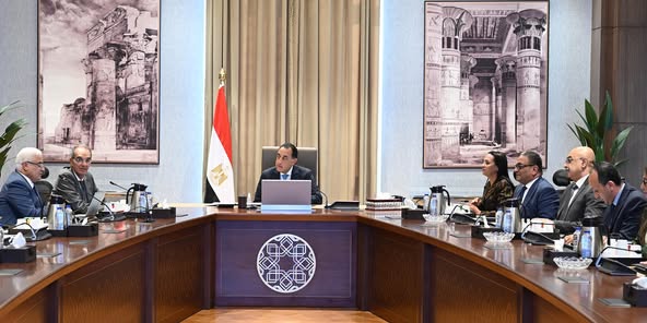 مدبولي: الإسراع بتنفيذ إجراءات الربط الإلكتروني بين التأمينات والمرور ضمن منظومة التحول الرقمي