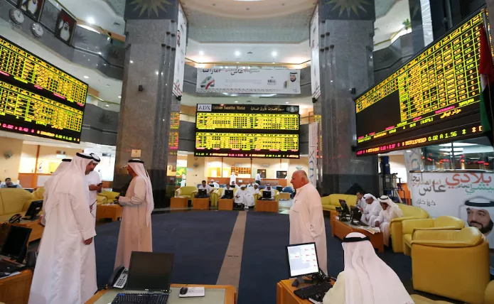 مكاسب لمعظم أسواق الخليج بعد خفض البنوك المركزية أسعار الفائدة