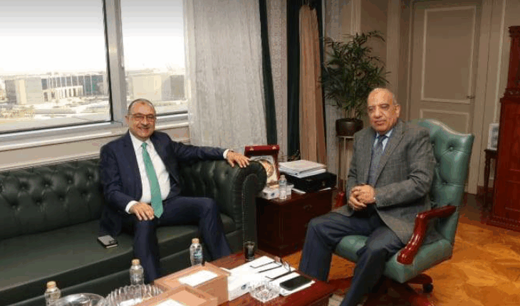 الحكومة تبحث التوسع في استخدامات الطاقات المتجددة بالصناعات كثيفة الاستهلاك