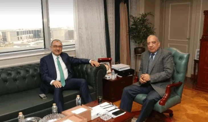 الحكومة تبحث التوسع في استخدامات الطاقات المتجددة بالصناعات كثيفة الاستهلاك