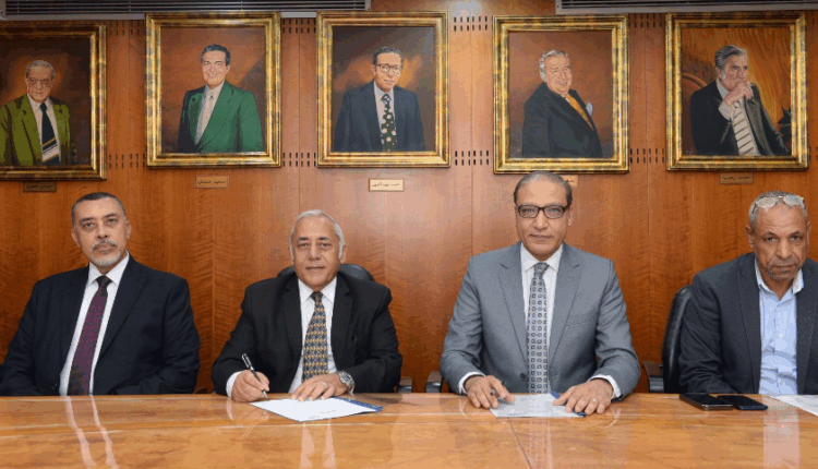 البنك الأهلي ومؤسسة أخبار اليوم يوقعان عقد تأجير مخازن بمدينة السادس من أكتوبر