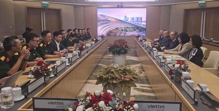 وزير الاتصالات يبحث مع شركات عالمية الاستثمار بمجالات التحول الرقمي وتصنيع الإلكترونيات وأشباه الموصلات