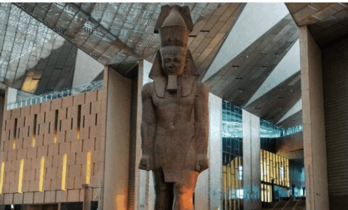 المالية تصدر عملات تذكارية من الذهب والفضة توثق معالم المتحف المصري الكبير