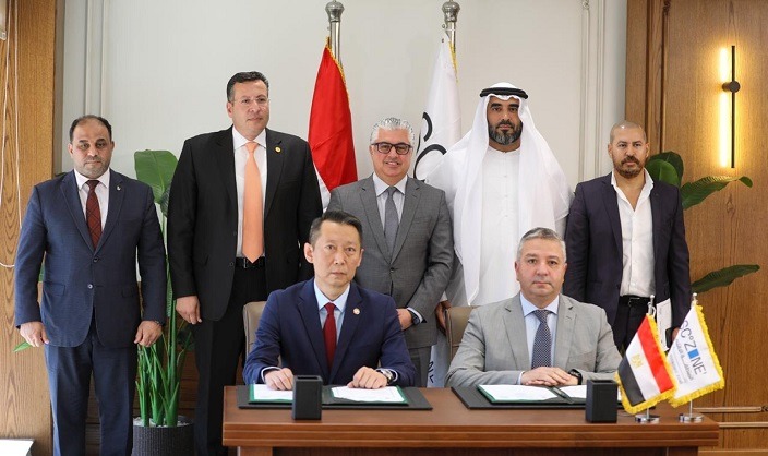 اقتصادية قناة السويس توقع مذكرة تفاهم لإنشاء 3 مشروعات صناعية كبرى بالسخنة