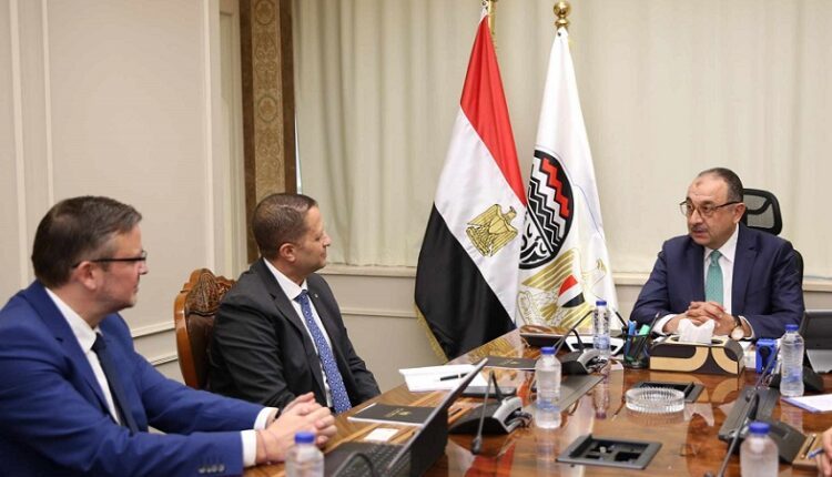 “قطاع الأعمال”: شراكة جديدة مع سيمنس لدعم التحول الصناعي الأخضر ونقل التكنولوجيا