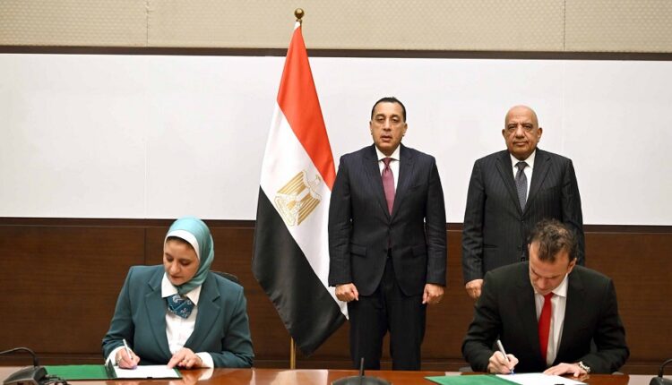 مصر تتعاون مع "K&K" الإماراتية لتنفيذ دراسات مشروع الربط الكهربائي مع أوروبا