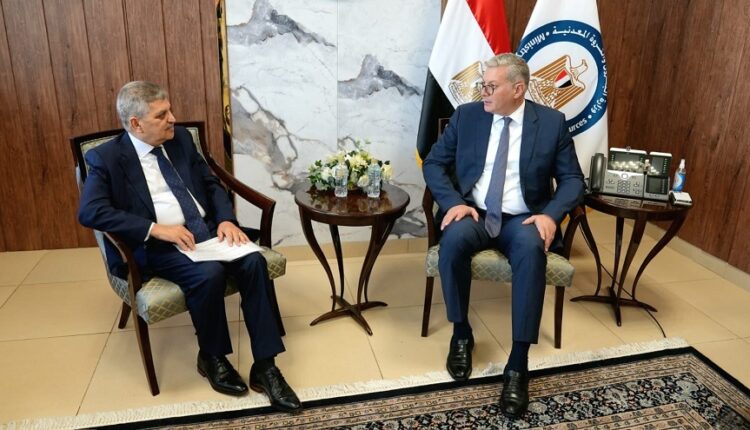 مصر تدرس إقامة محطة لتسييل وتخزين الغاز الطبيعي ببورسعيد