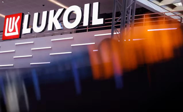 لوك أويل الروسية تجري محادثات مع مشترين محتملين لأصولها الخارجية