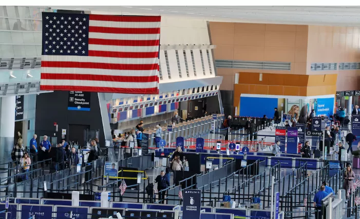 شركات الطيران الأمريكية تطالب ترامب بإنهاء الخفض الإلزامي للرحلات الجوية