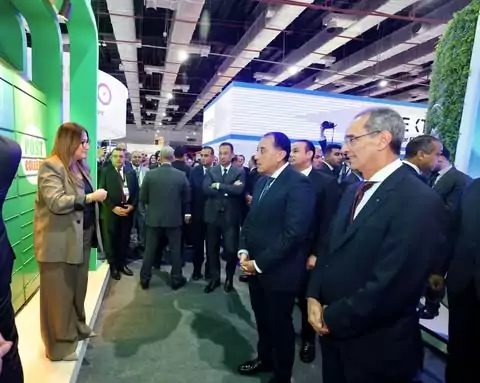 رئيس الوزراء يتفقد جناح البريد المصري ويشهد إطلاق خدمات مالية رقمية جديدة في Cairo ICT 2025