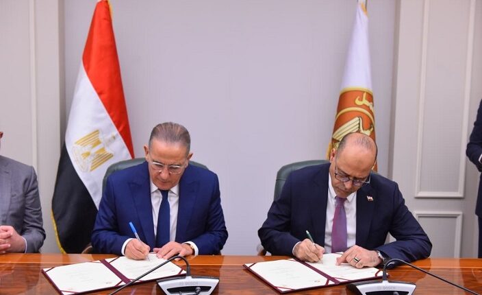 ضوابط جديدة لتنظيم عمل الأجانب بالمنشآت السياحية